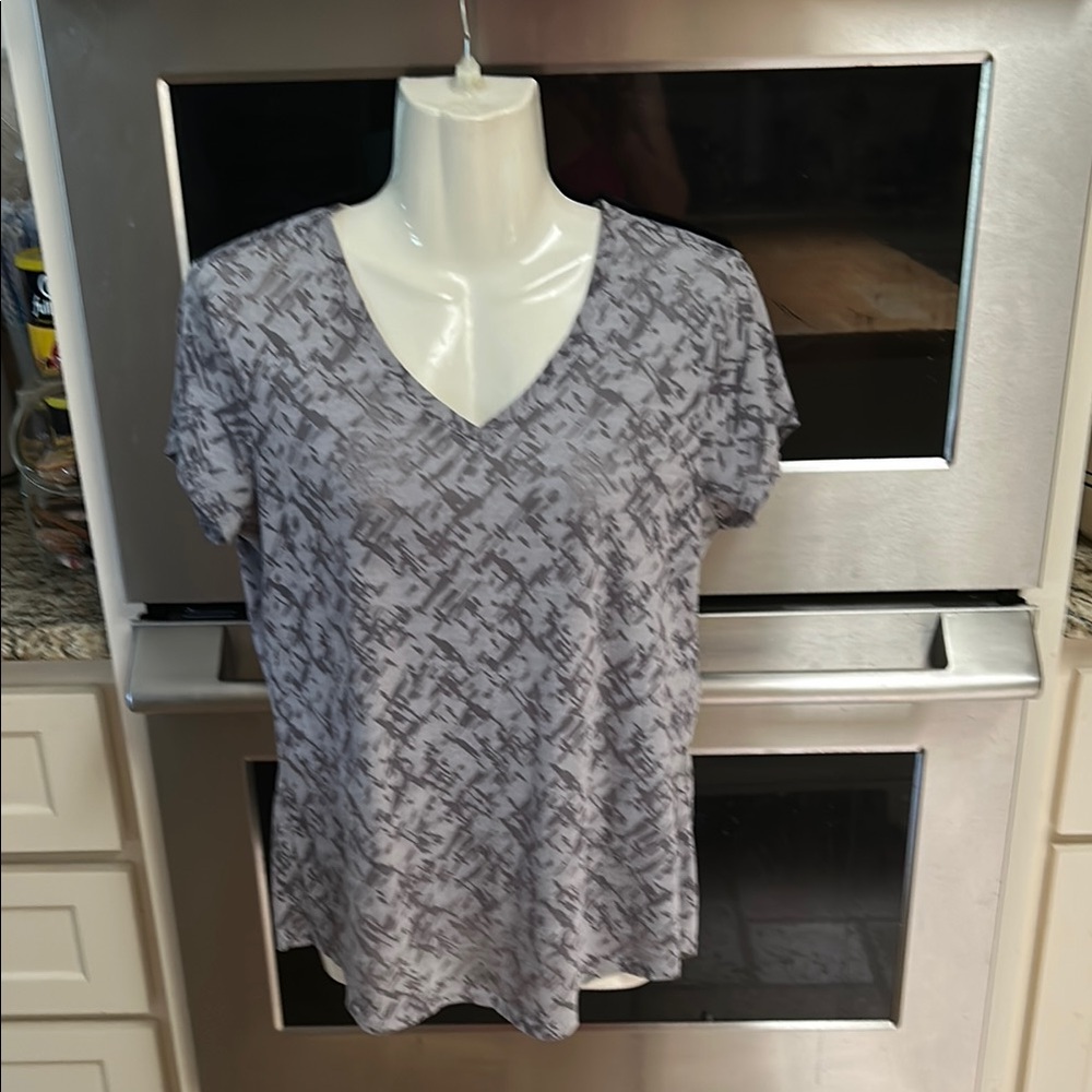 Tek Gear Gray and White Relaxed Short Sleeve T-Shirt